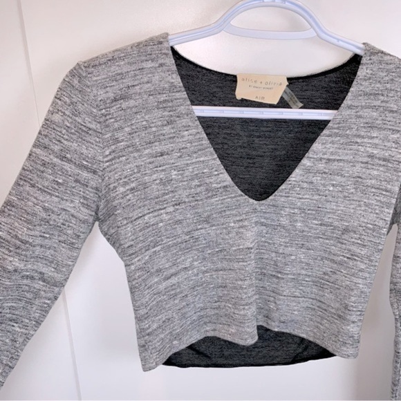 Alice + Olivia sz 6 Grey Jori Cropped Top Long Sleeve Sweater - Picture 3 of 8